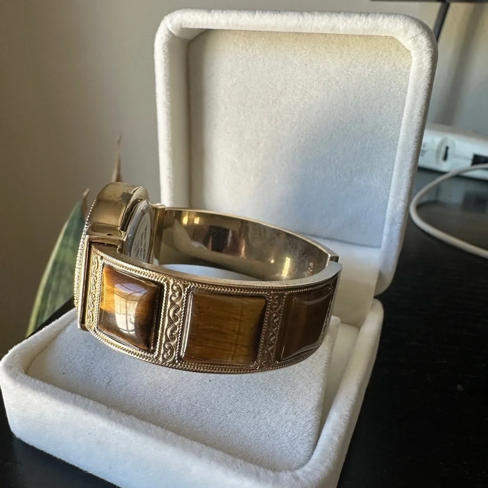 Vintage Studio Gold Quartz mother of pearl Timepiece
